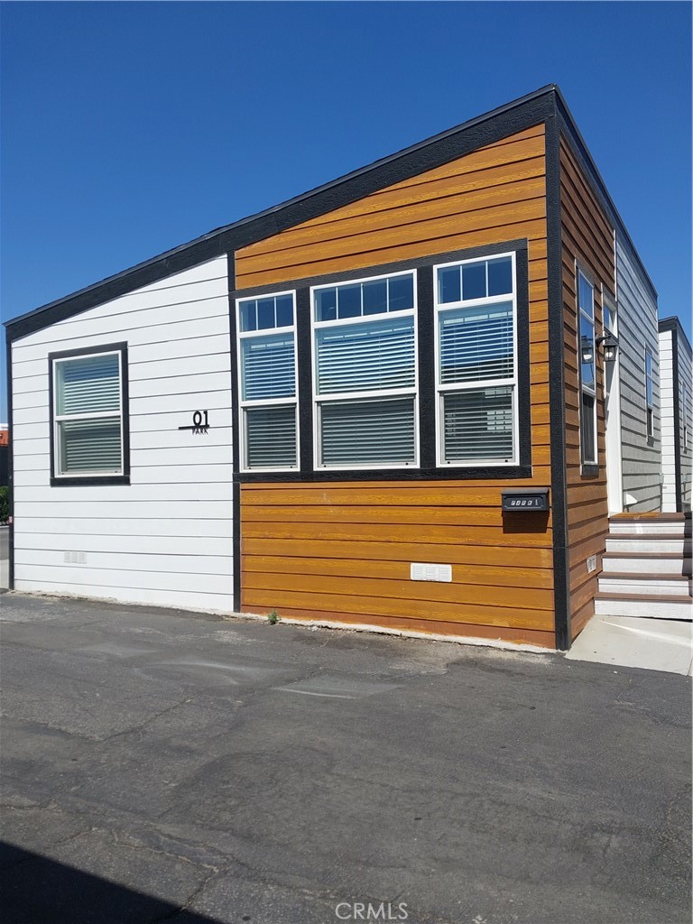 Photo 3 of 32 of 8250 Lankershim BLVD 24 mobile home