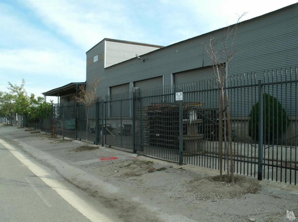 14547 sq. ft. on over an 1 acre of industrial building with 220/440volt and 1200 amp 3 phase power panel. Completely fenced and cemented yards. Building has loading docks with approx. 9000 sq ft of covered high ceiling carport and is currently being used as a welding manufacturing business.