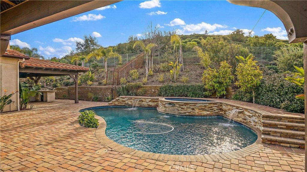 listing image 130722507734015506969