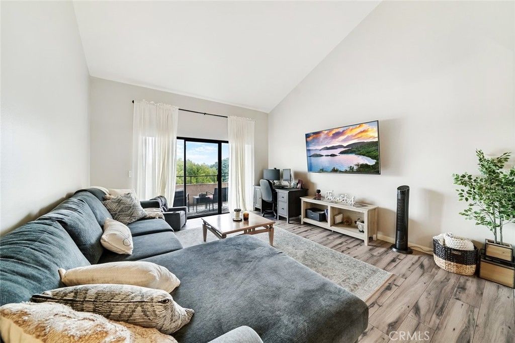 listing image 130725814868094430931