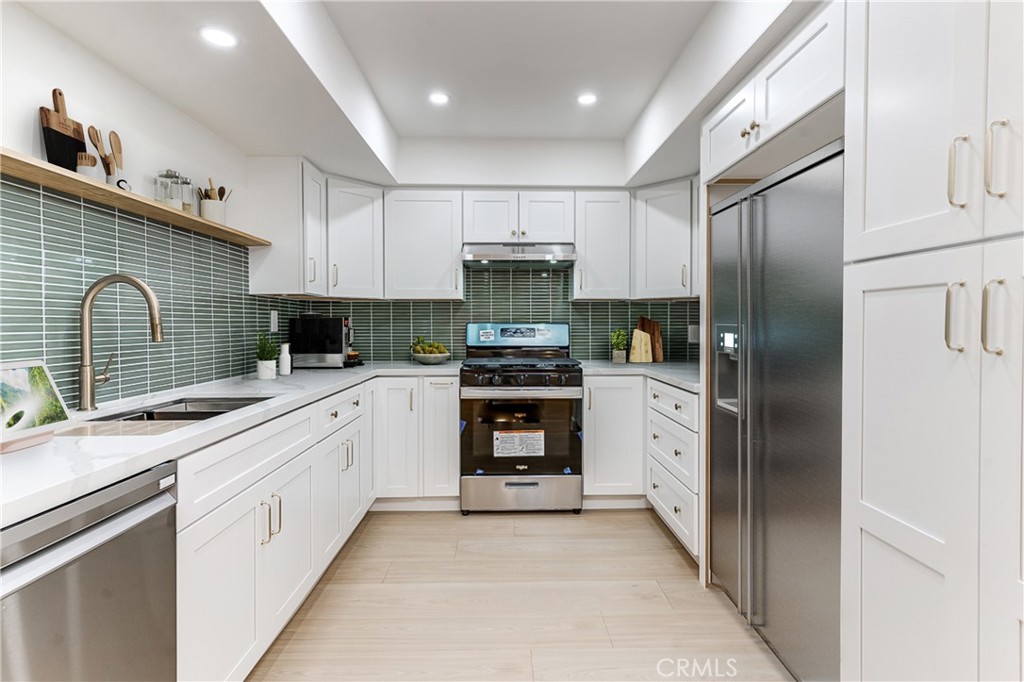 Properties 2 6752 Hillpark Drive 301