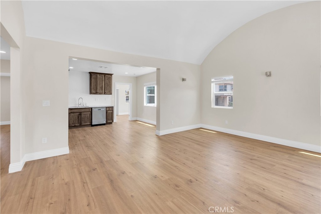 Photo 5 of 22 of 2101 W 76th Street house