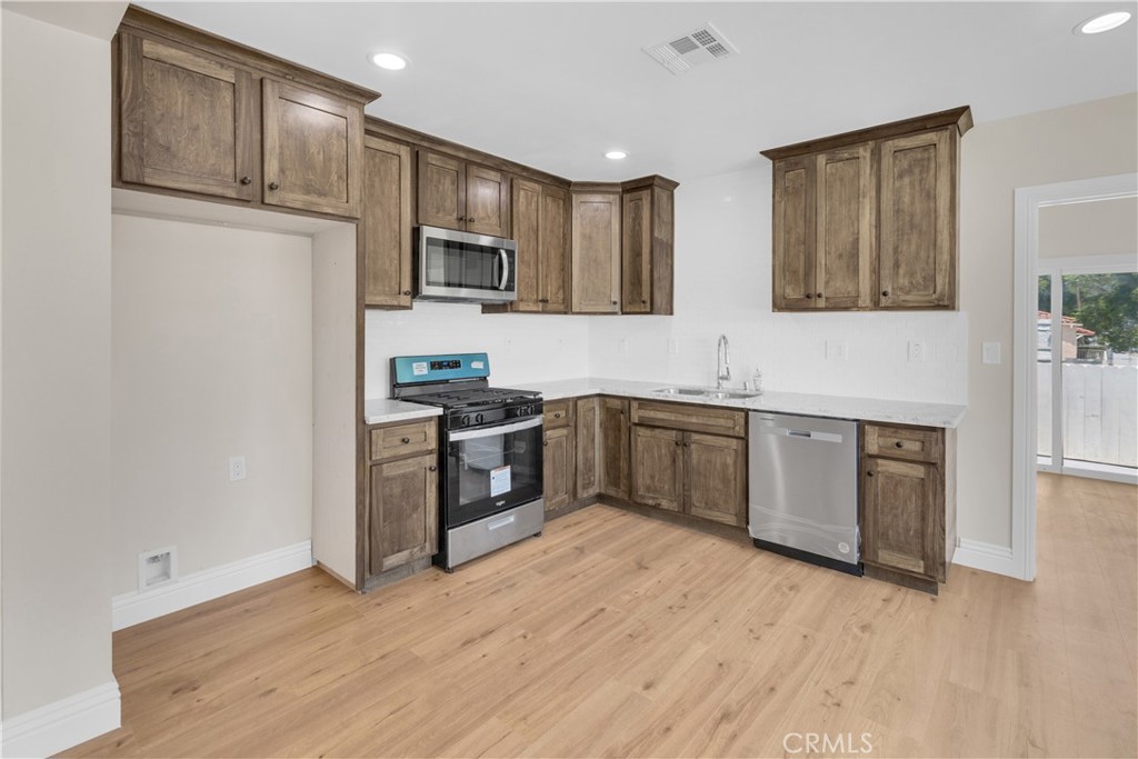 Photo 9 of 22 of 2101 W 76th Street house