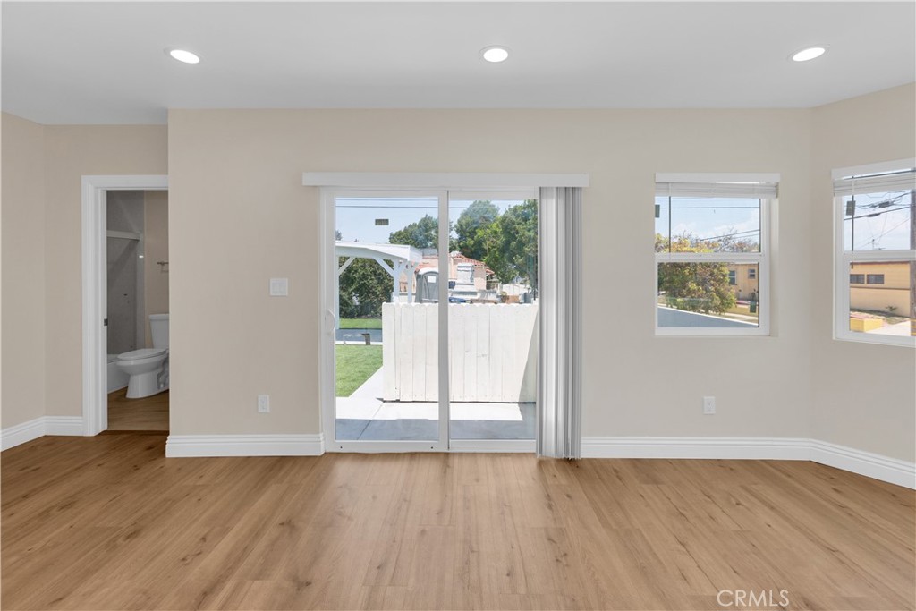 Photo 11 of 22 of 2101 W 76th Street house