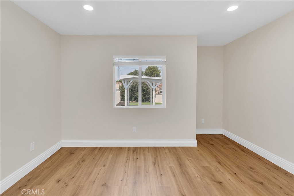 Photo 17 of 22 of 2101 W 76th Street house