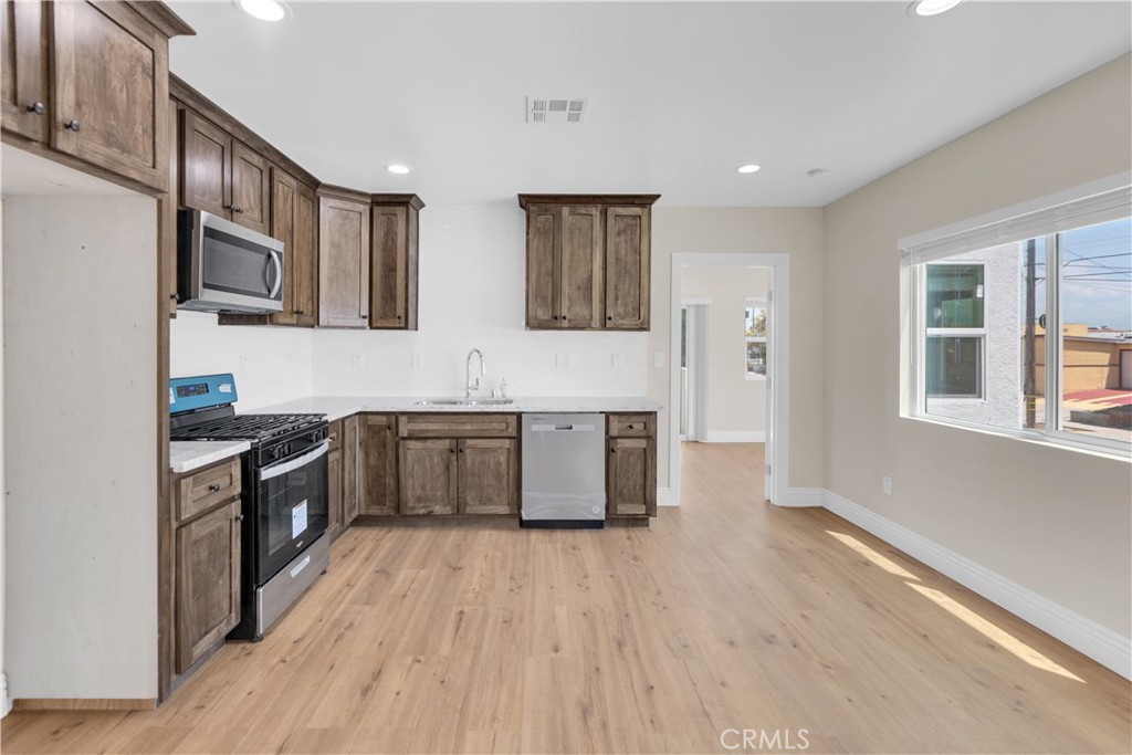 Photo 8 of 22 of 2101 W 76th Street house