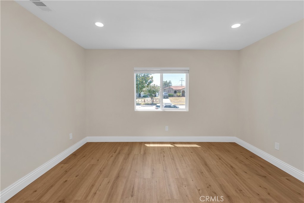 Photo 14 of 22 of 2101 W 76th Street house