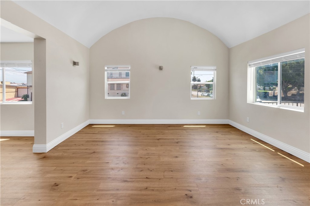 Photo 6 of 22 of 2101 W 76th Street house