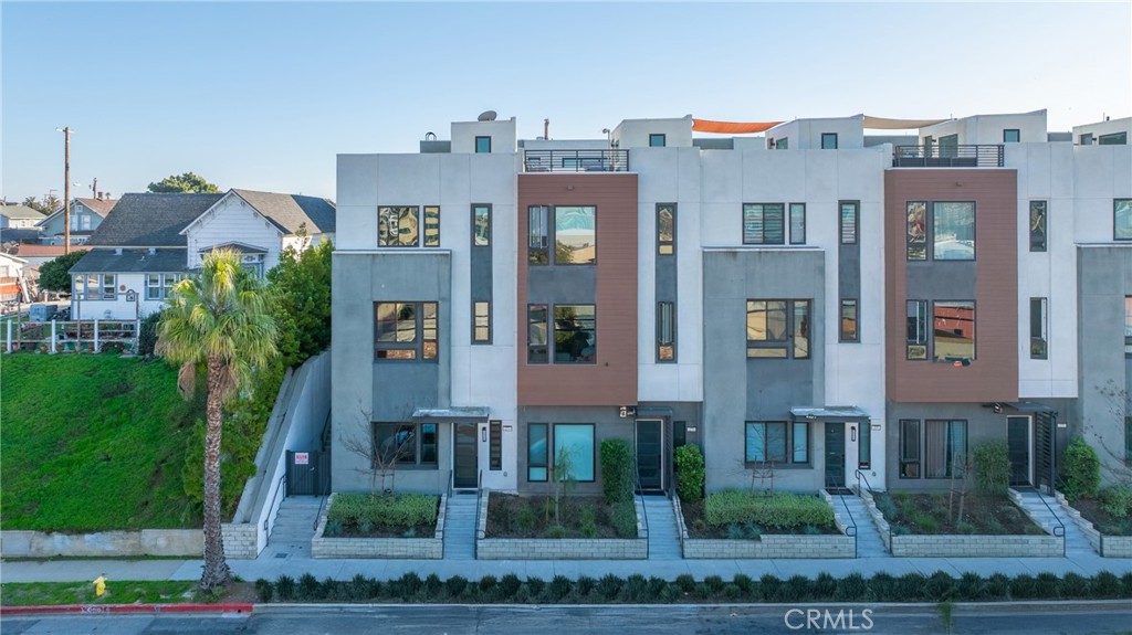 273 W 8th Street