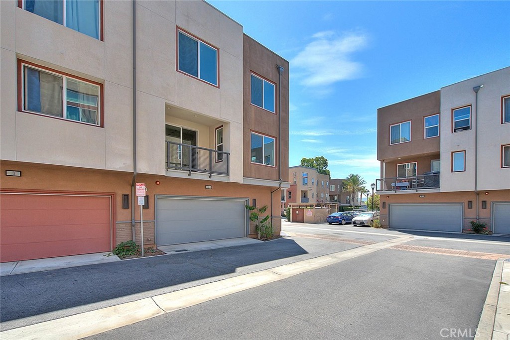 Photo 3 of 38 of 11411 Vuepointe Way E condo