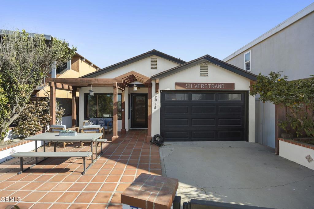 2916 Lakeshore Court