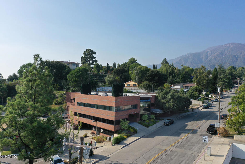 Top floor true executive office for lease in the coveted city of La Canada Flintridge. City, mountain and Ocean Views visible from the entire office. Office comes with a kitchenette, private balcony as open space with conference rooms and private rooms. Building has an elevator, security camera, secure access, ADA compliant, multiple parking spaces and much more. Building is professionally managed and maintained daily. Inquire for more information.