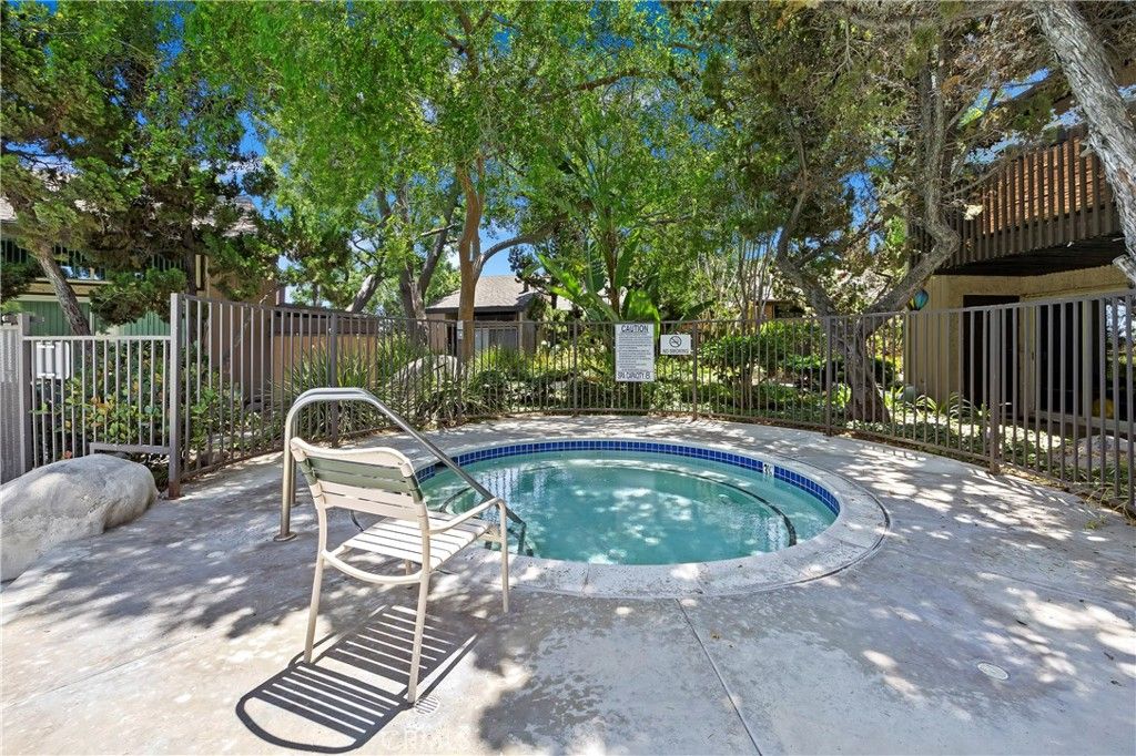 listing image 130729596636884176521