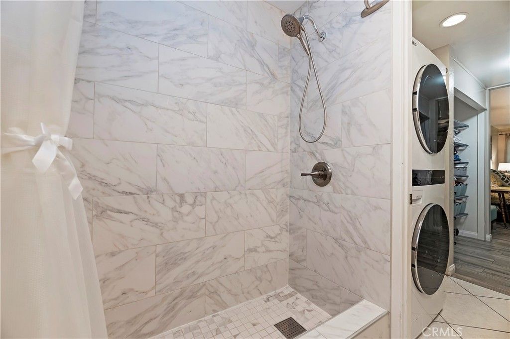 listing image 130723399429071110543