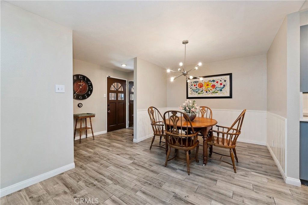 listing image 130721394466974343936