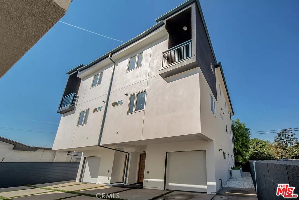 Properties 1 2151 S West View Street