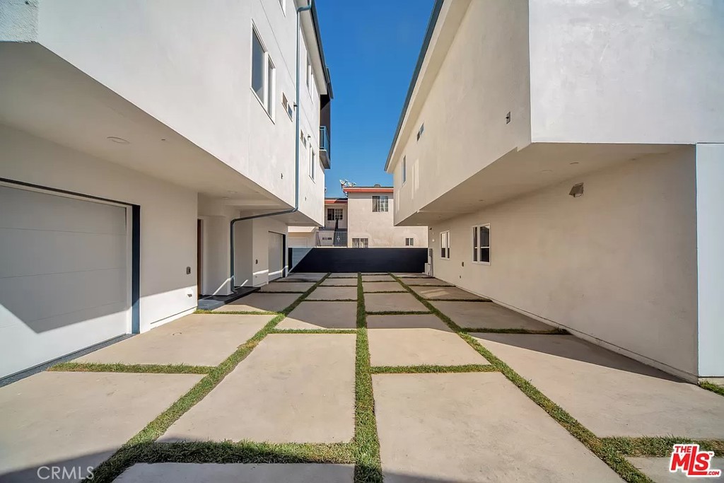 Properties 2 2151 S West View Street