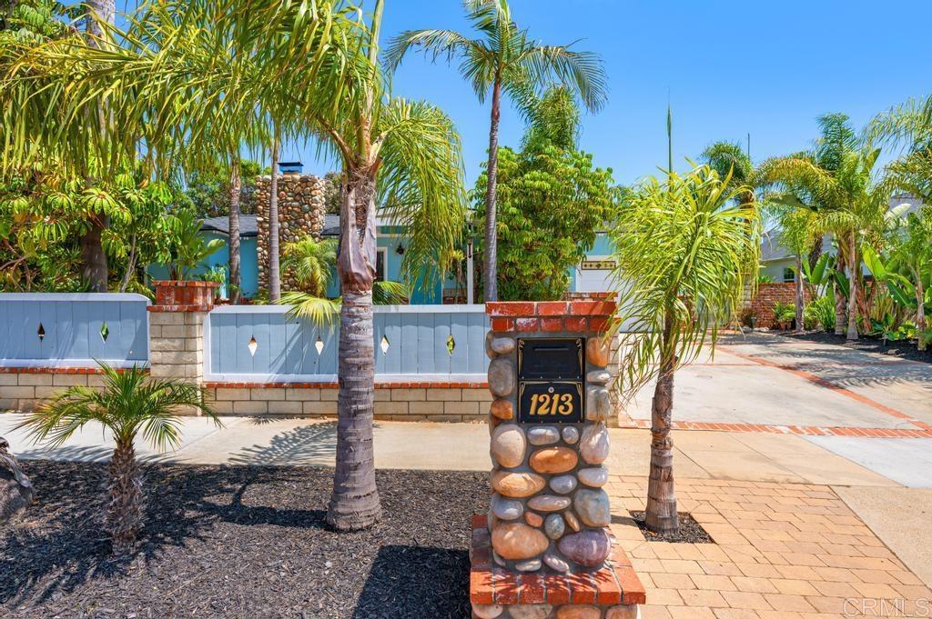 1213 Vista Way