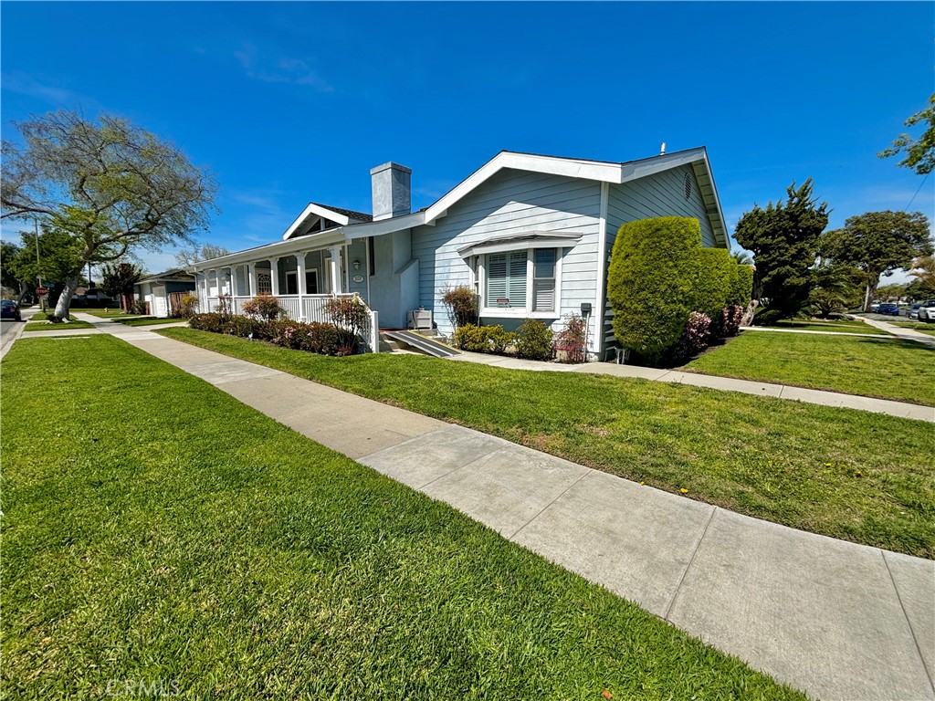 2207 San Vicente Ave