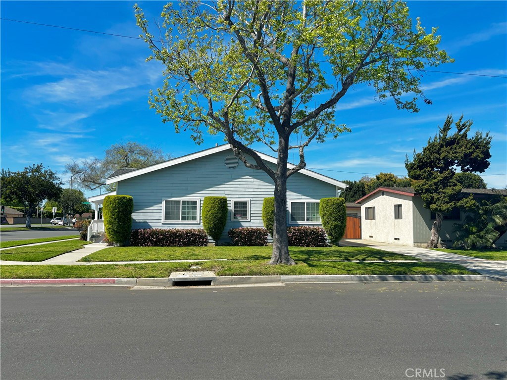 2207 San Vicente Ave