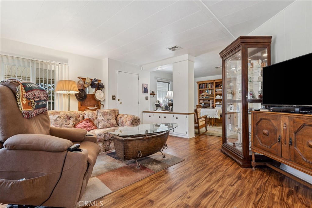 9583 Crestknoll Drive