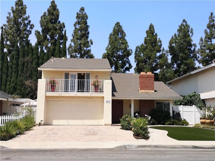 Gorgeous 4 bedroom, 3 full bath Single home with a beautiful yard. Gourmet kitchen with granite counters, glass tile back splash, stainless appliances and recessed lights. NEW CARPETS! Walking distance to 2 nearby shopping centers, fine dining, community pool, spa, playground and Greentree Elementary!