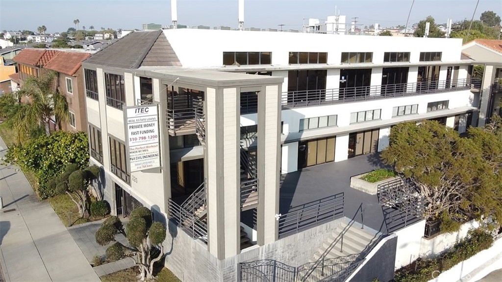 Introducing a prime commercial office unit just north of Pacific Coast Highway and Torrance Boulevard. This unit offers a reception area, a private office, and an open space in the middle. The building offers 11 versatile units for office, mixed-use, and residential purposes. Nestled just ±2 blocks from the beach, Redondo Pier, and King Harbor. Standout features include a secured garage with ±29 parking stalls, immediate access to retail amenities, and significant upgrades in 2019. This property represents a unique opportunity for office or commercial use.