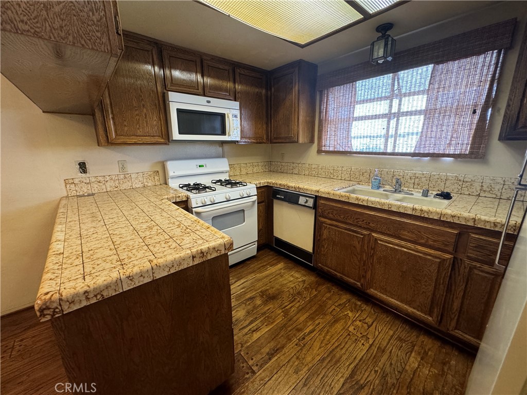 Photo 4 of 15 of 16939 Dalton Ave B condo