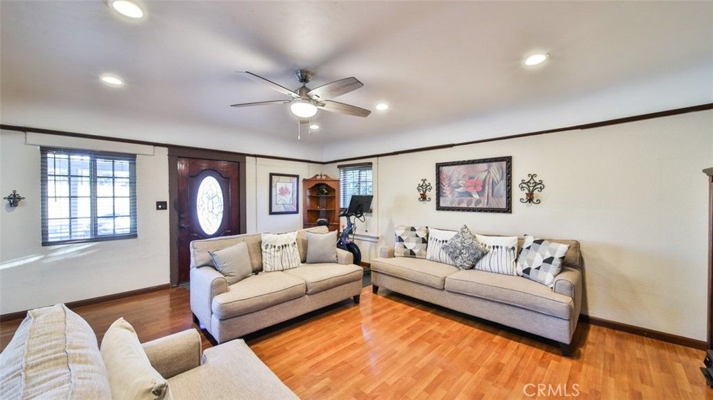 listing image 130724858180969318883