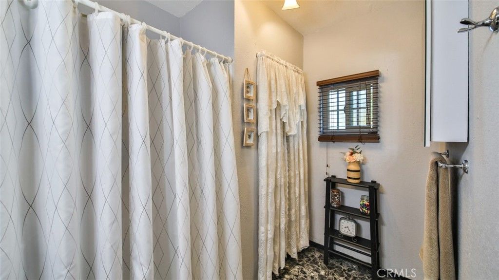 listing image 130724043909469304534