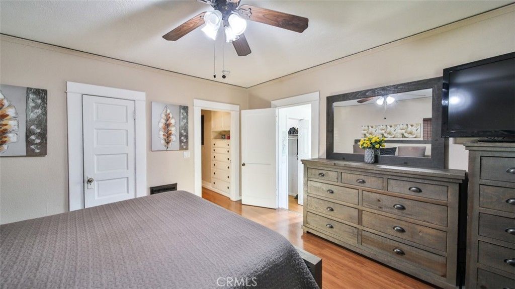 listing image 130720575767279052426