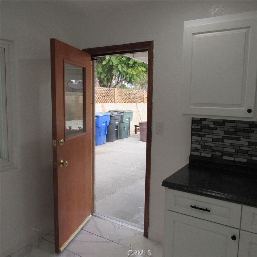 Photo 17 of 28 of 1609 S Pleasant Avenue house