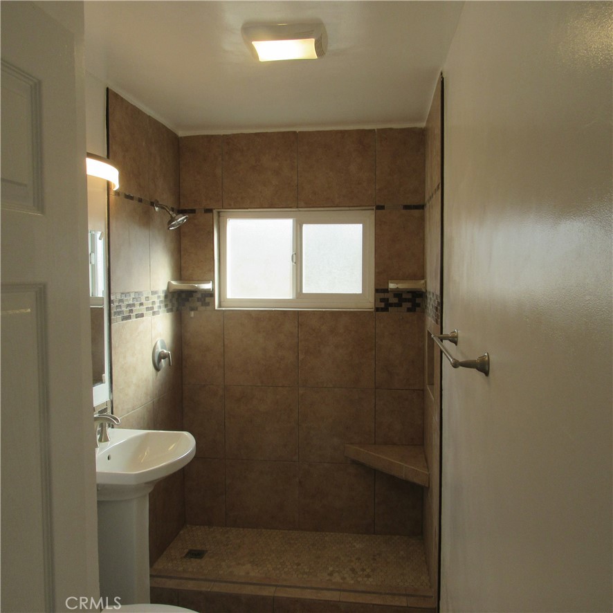 Photo 19 of 28 of 1609 S Pleasant Avenue house