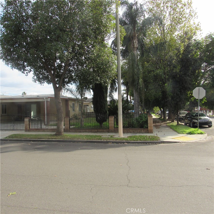 Photo 3 of 28 of 1609 S Pleasant Avenue house