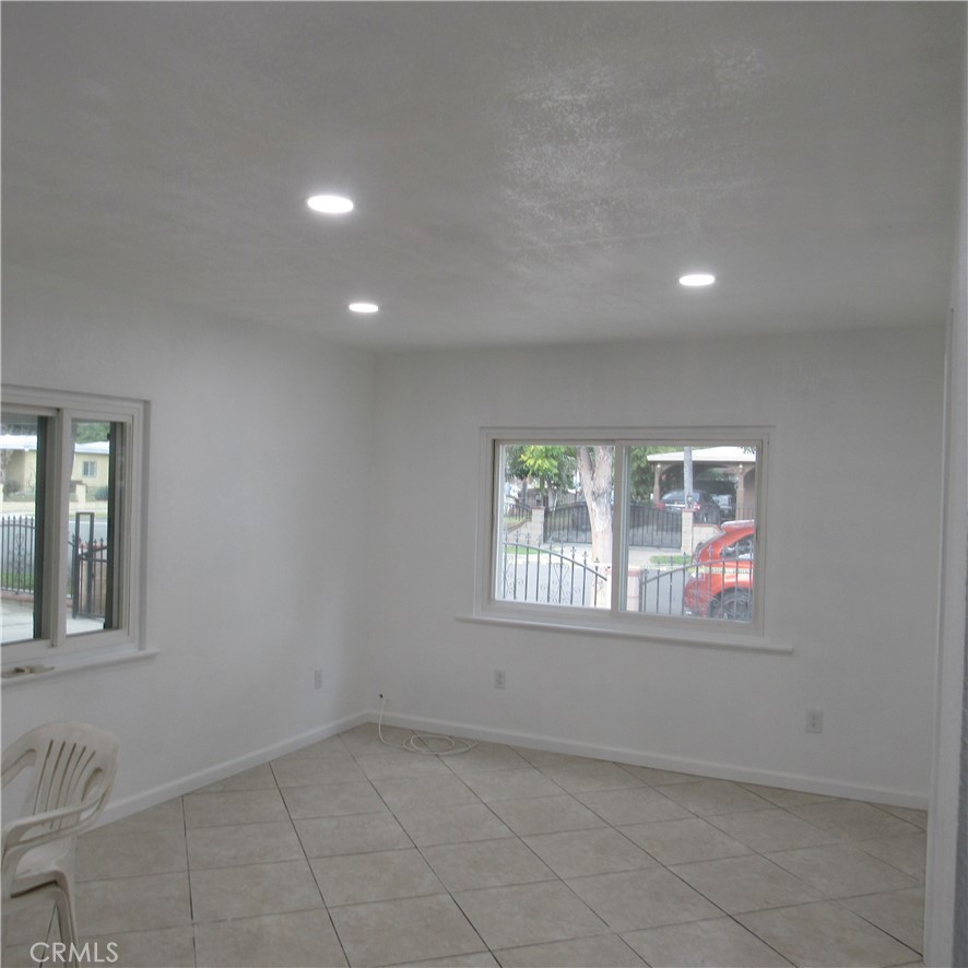 Photo 5 of 28 of 1609 S Pleasant Avenue house