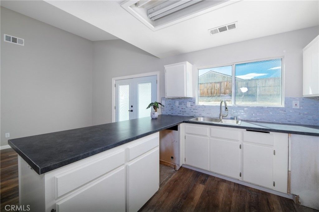 listing image 130725543762534957019