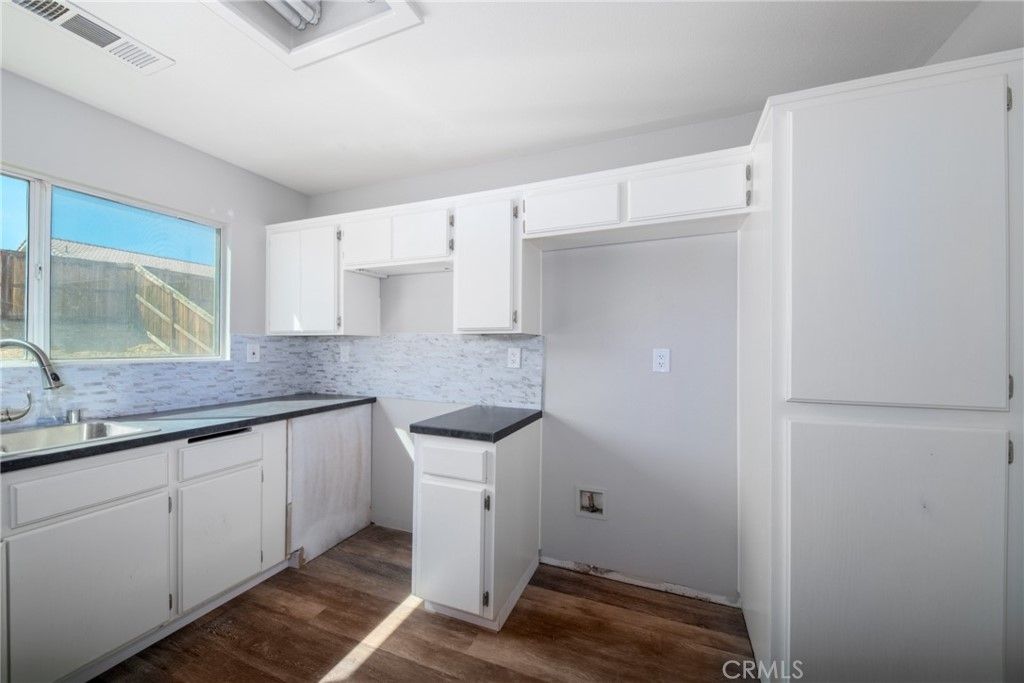 listing image 130729723343986307199