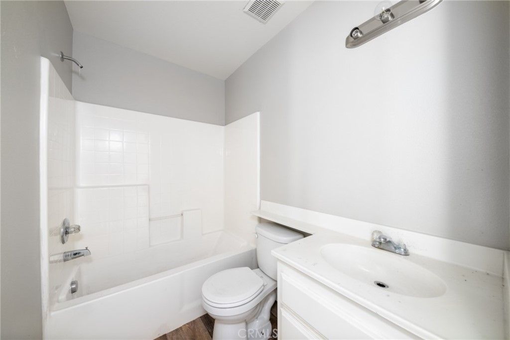 listing image 130722354506387533802