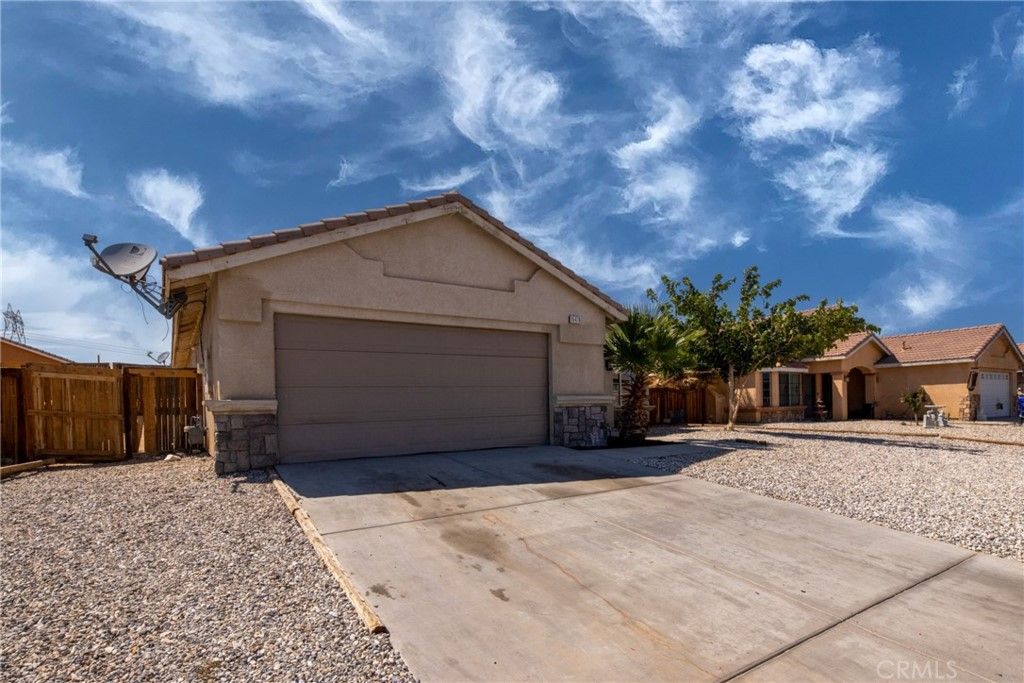 listing image 130723461670145670186