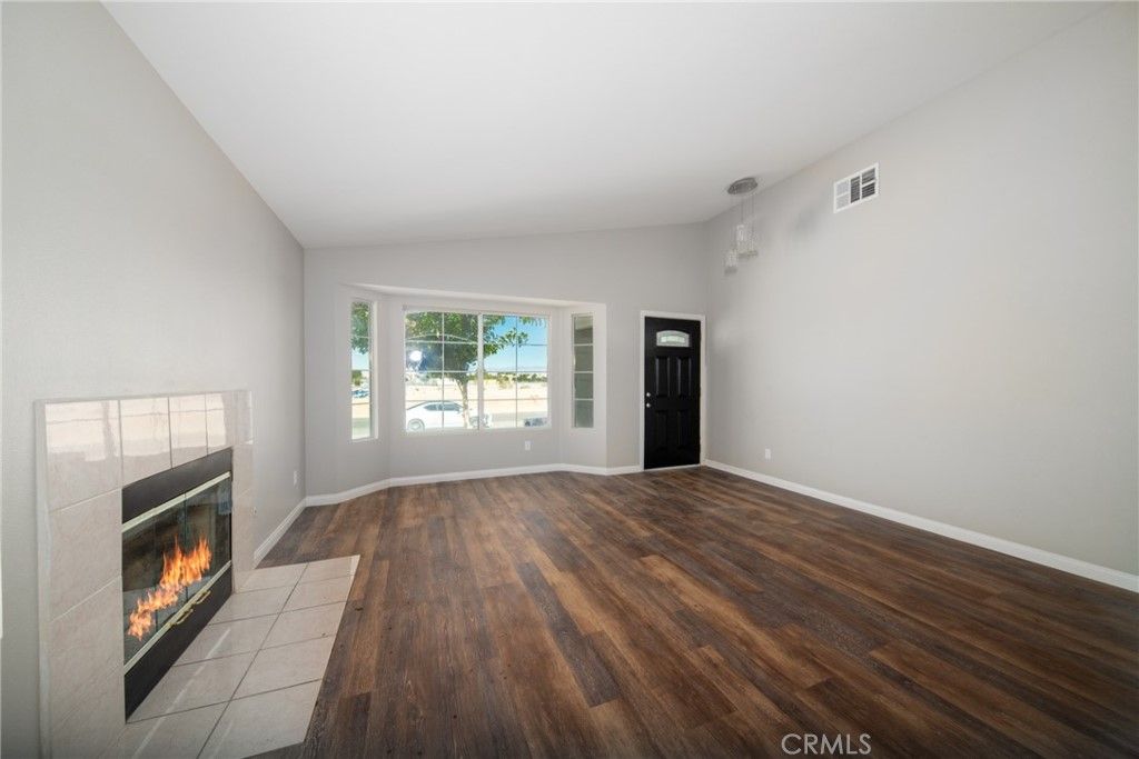 listing image 130723551178069664579