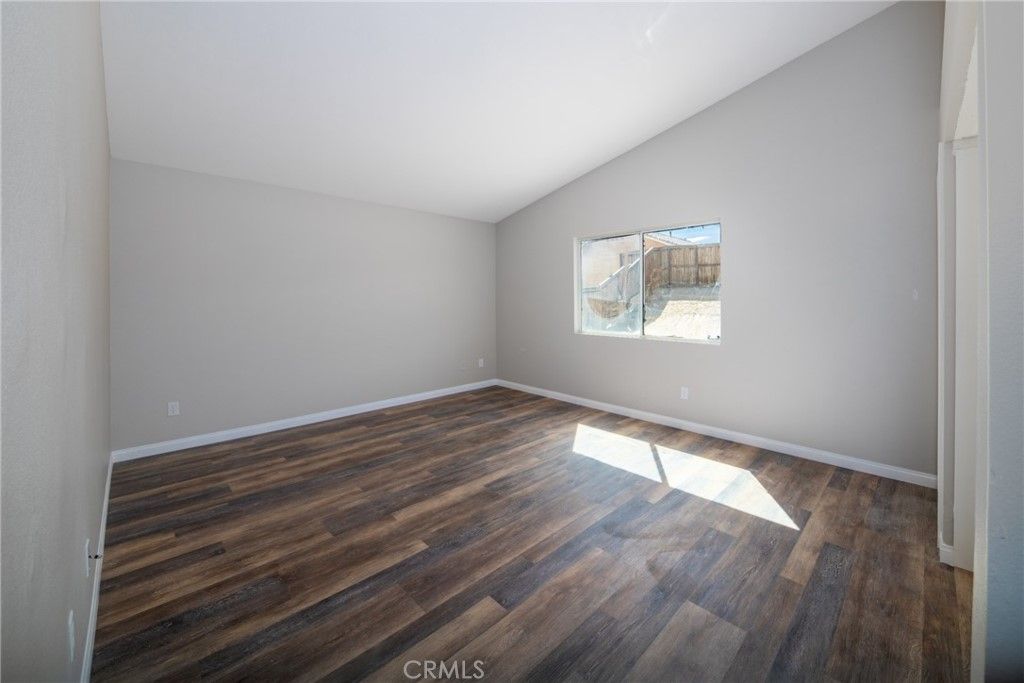 listing image 130722552814127316415