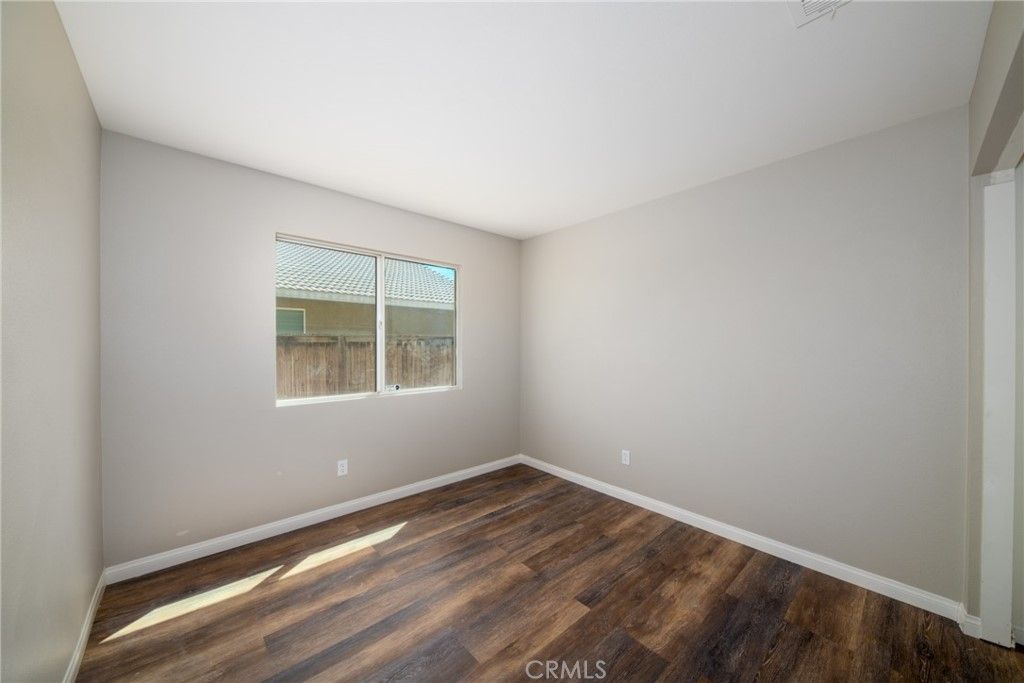 listing image 130729381572228902917
