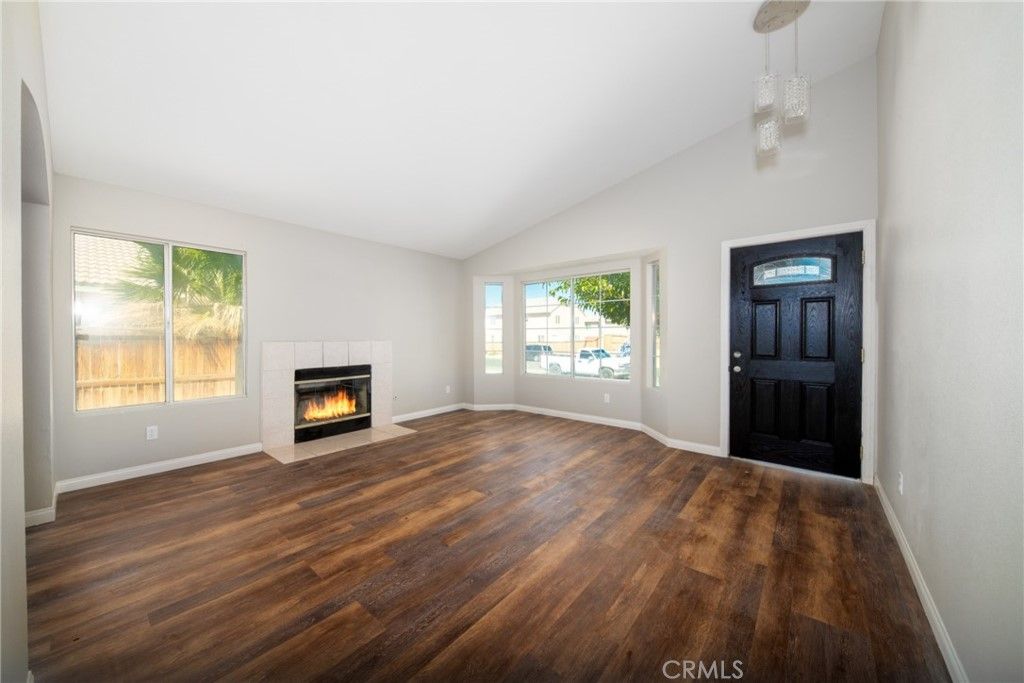 listing image 130725003476899188992