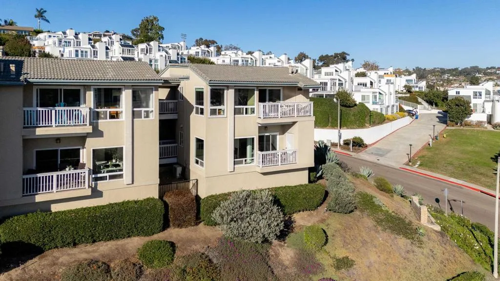 Solana Beach, California 92075, United States, 2 Bedrooms Bedrooms, ,2 BathroomsBathrooms,Residential,Active,19239