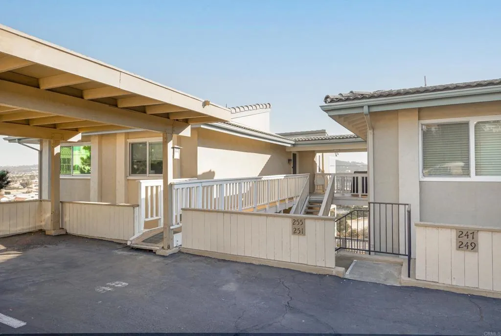 Solana Beach, California 92075, United States, 2 Bedrooms Bedrooms, ,2 BathroomsBathrooms,Residential,Active,19239