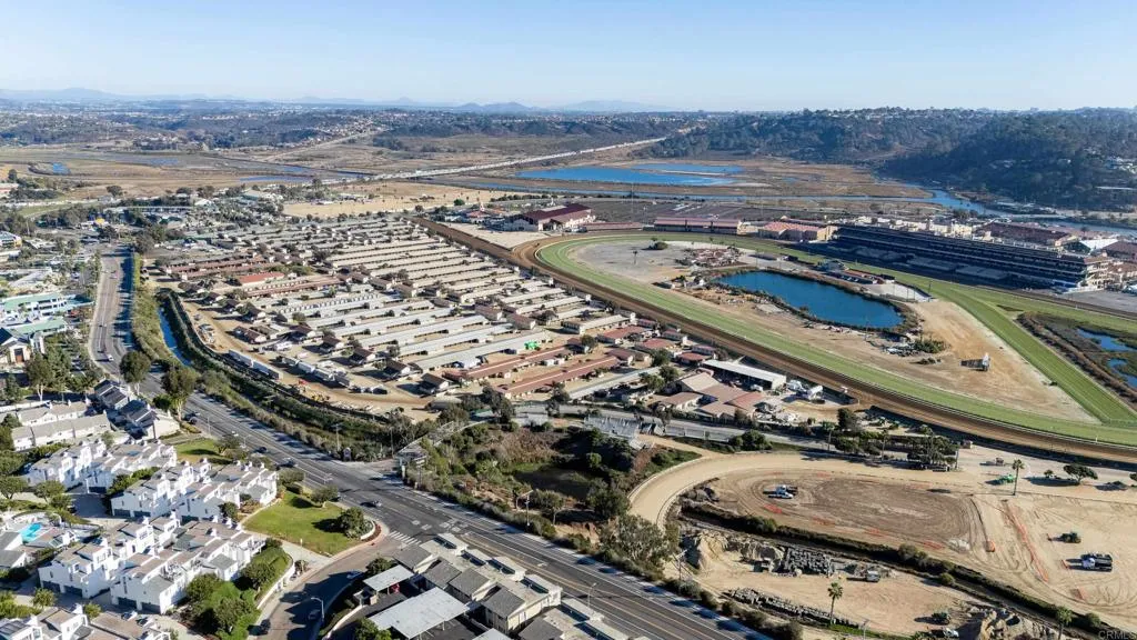 Solana Beach, California 92075, United States, 2 Bedrooms Bedrooms, ,2 BathroomsBathrooms,Residential,Active,19239