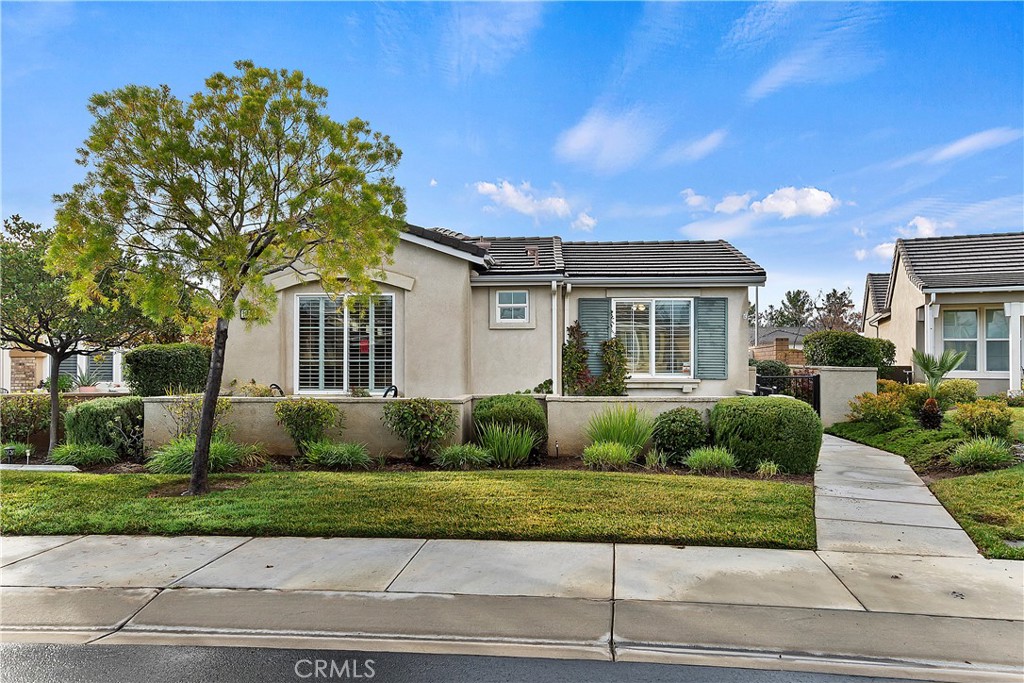 ,FOUR SEASONS - Residential