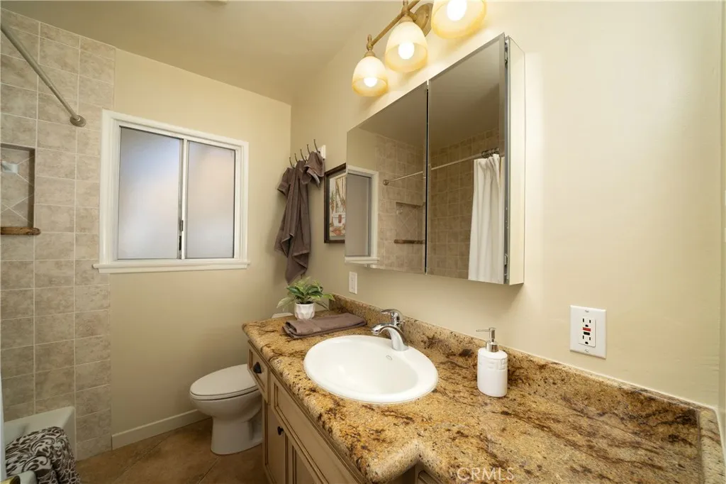 Lakewood, California 90713, United States, 3 Bedrooms Bedrooms, ,1 BathroomBathrooms,Residential,Pending,105121