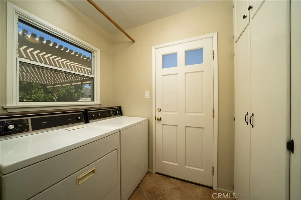 Lakewood, California 90713, United States, 3 Bedrooms Bedrooms, ,1 BathroomBathrooms,Residential,Pending,105121