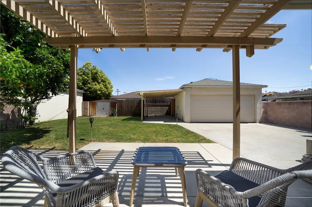 Lakewood, California 90713, United States, 3 Bedrooms Bedrooms, ,1 BathroomBathrooms,Residential,Pending,105121